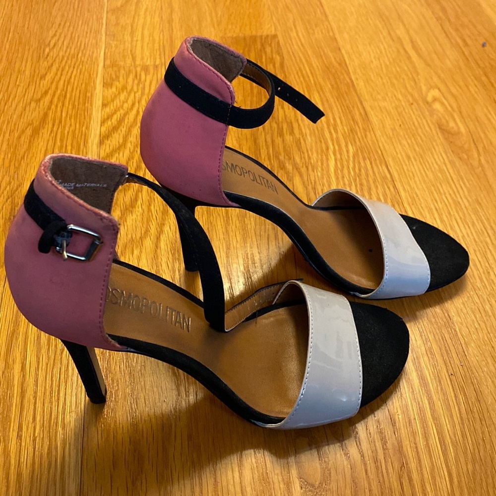Womens size 6 1/2. Ankle strap sandals.